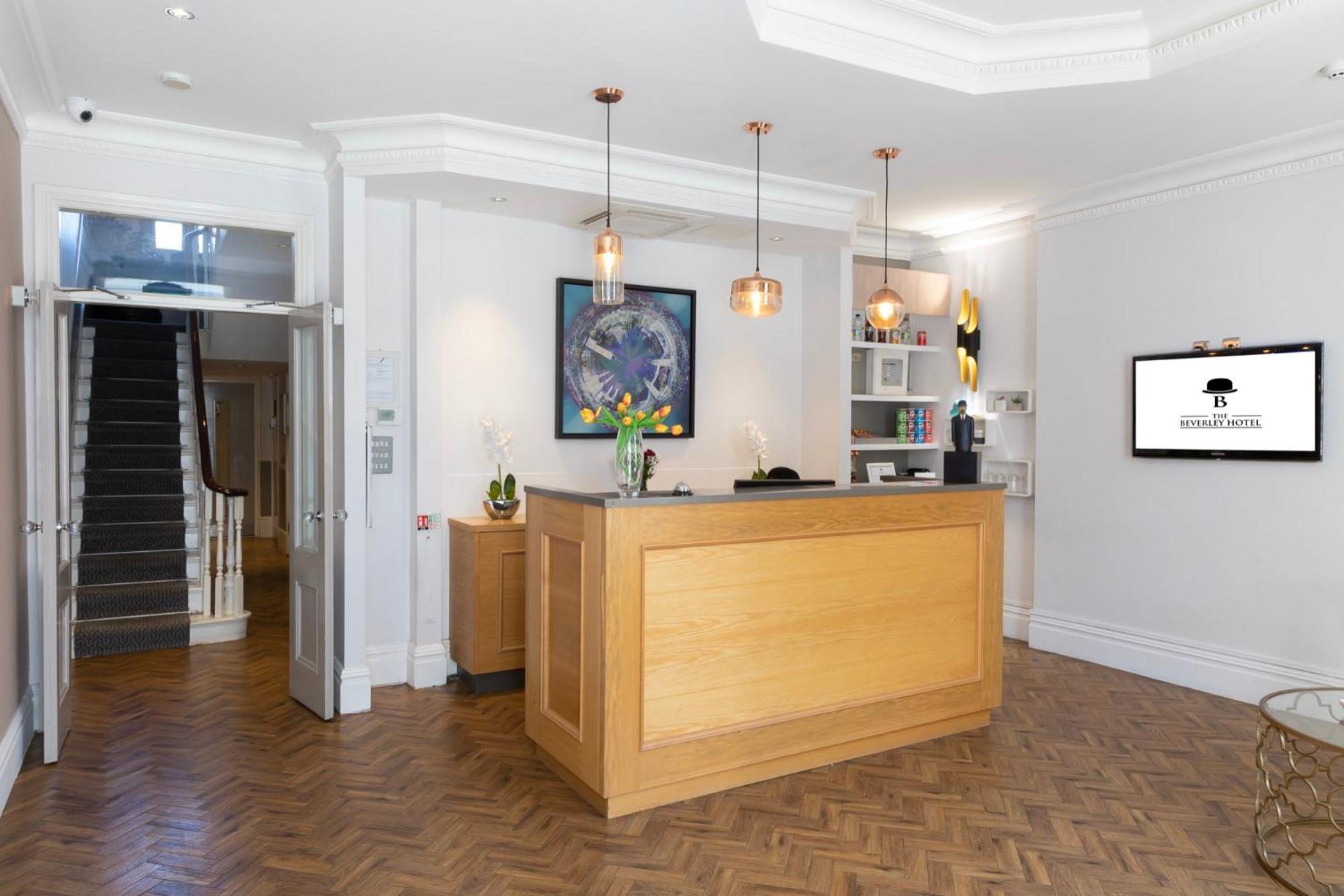 The Beverley Hotel London - Victoria Экстерьер фото